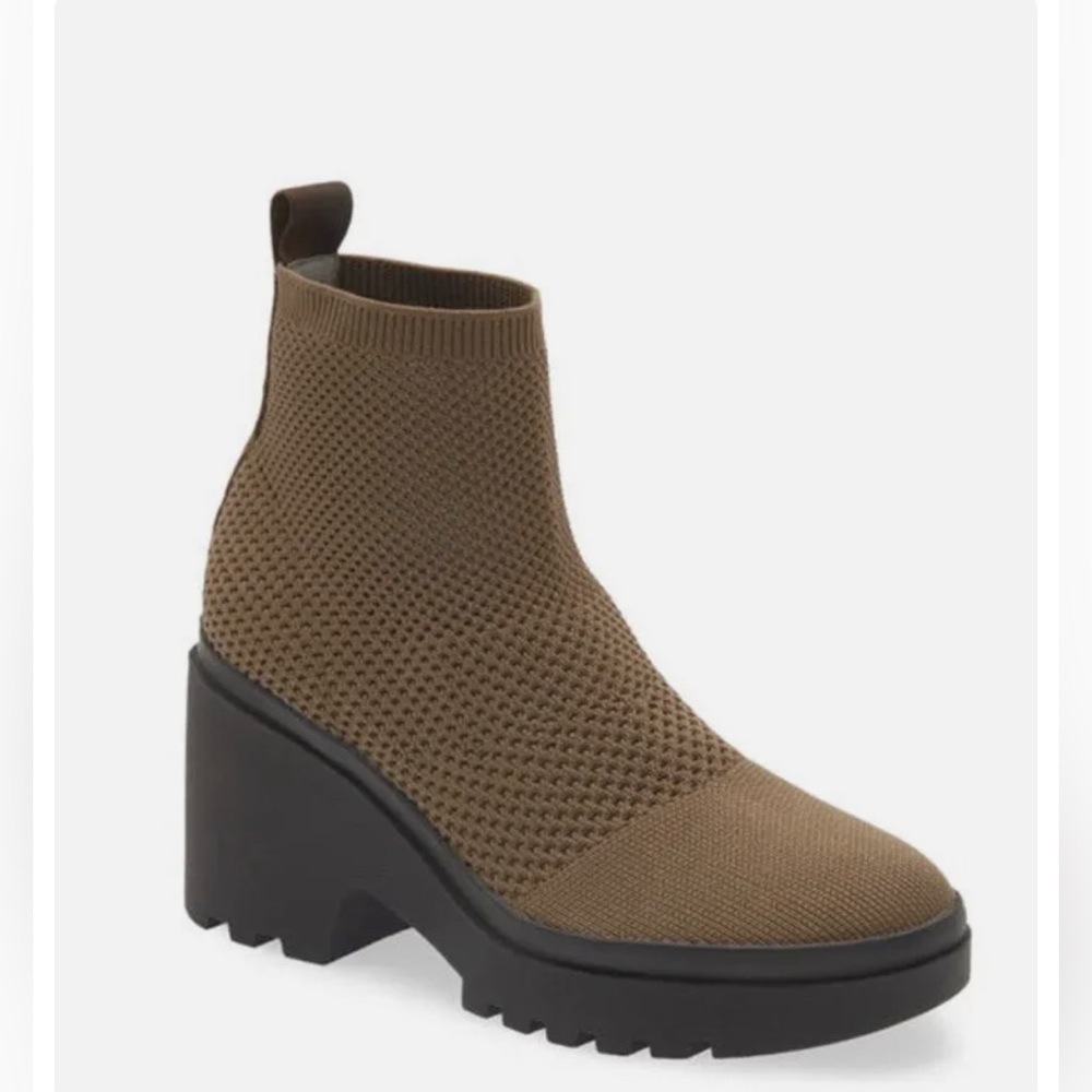 NWT Eileen Fisher Booties